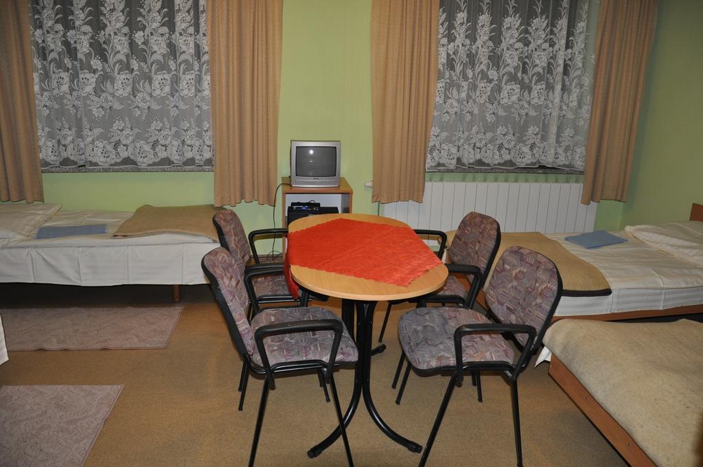 ホテル Osrodek Sportu I Rekreacji Victoria ビエルスコ・ビアバ 部屋 写真